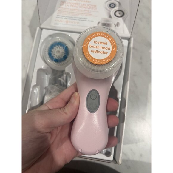 Clarisonic Mia 2 Cleansing System 2 Speeds for Gentle and Everyday Cleansing Set - Picture 4 of 4